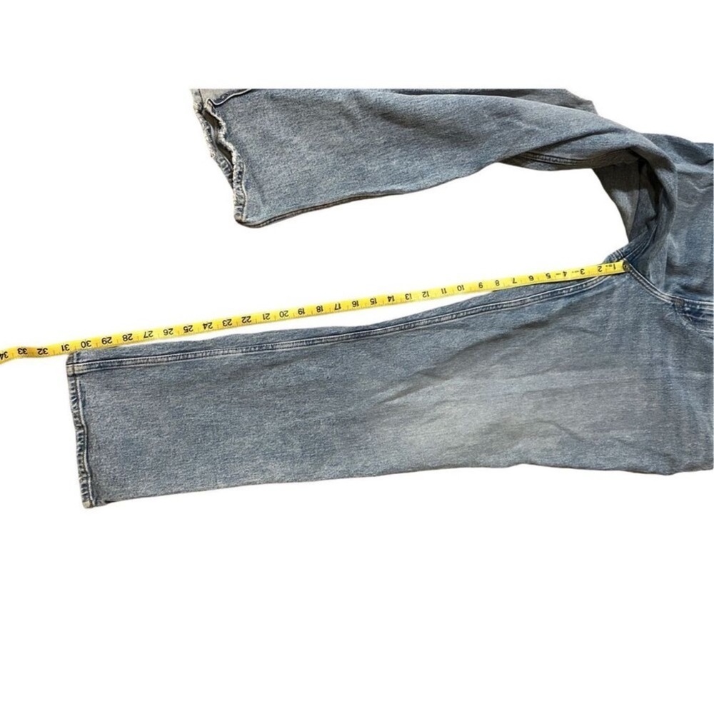 Abercrombie 90's ultra high rise straight 14
32 light wash curve love - Picture 5 of 9